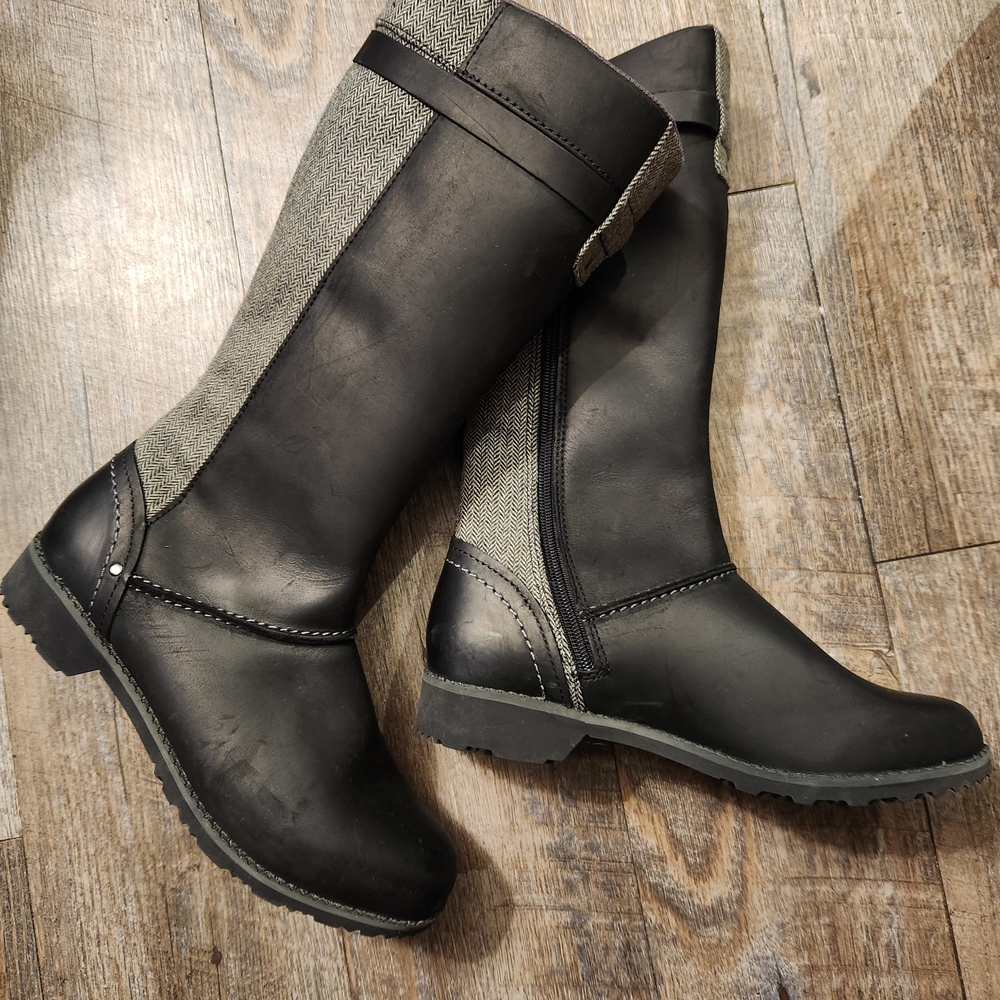 Eddie Bauer Black and Gray Women's Boots
